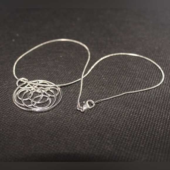 Elegant Silver Swirl Pendant Necklace - Picture 5 of 5